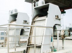 哪那些因素决定污水处理流程的选择？